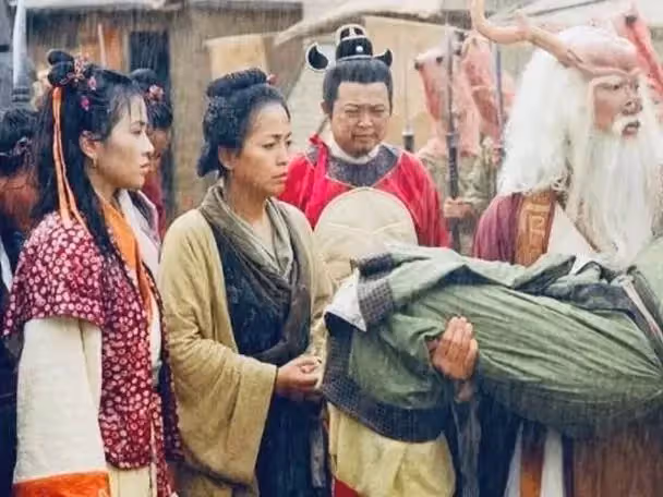 葉璇再揭娛圈秘聞，直言入行心酸，指名道姓被欺負，網友：太雙標了
