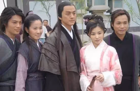 葉璇再揭娛圈秘聞，直言入行心酸，指名道姓被欺負，網友：太雙標了