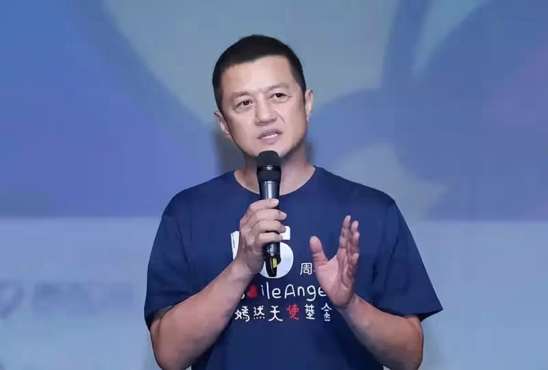 「老來得子」李亞鵬:50歲又生小兒子,一張照片牽出王菲秘密協議
