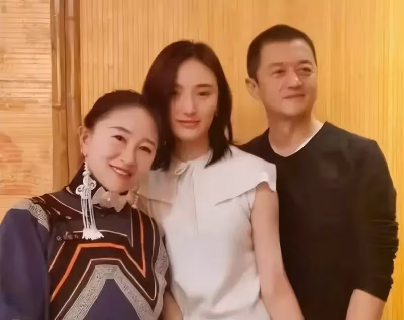 「老來得子」李亞鵬:50歲又生小兒子,一張照片牽出王菲秘密協議