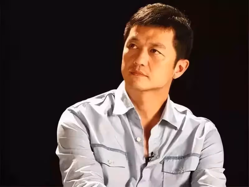 「老來得子」李亞鵬:50歲又生小兒子,一張照片牽出王菲秘密協議