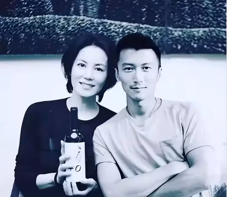「老來得子」李亞鵬:50歲又生小兒子,一張照片牽出王菲秘密協議