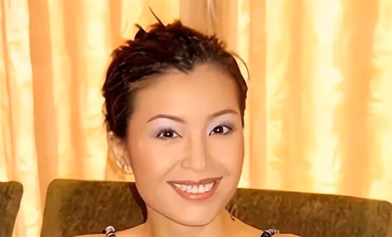 她20歲出道21歲喪夫，交往過30任男友，30歲再婚無視老公偷吃