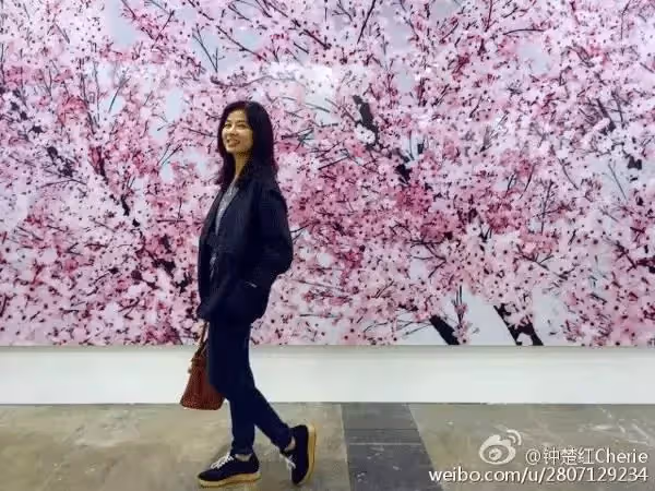 58歲「鍾楚紅」素顏照曝光,滿臉皺紋卻拒不整容,堅持優雅老去!丈夫走後不再嫁!