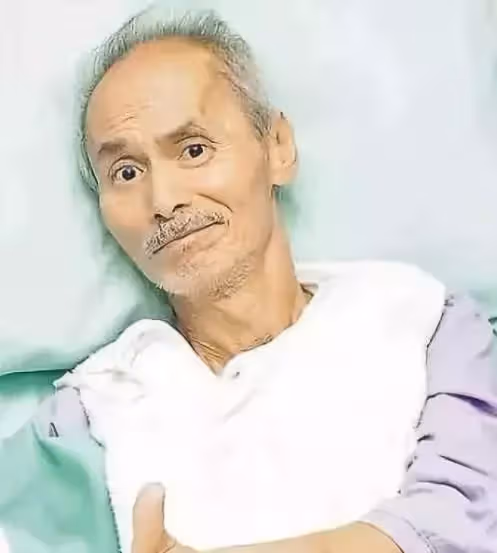 65歲劉家輝癱瘓在床,妻子捲走財產,劉德華成龍探望時淚流滿面,網友:養兒不如養自己