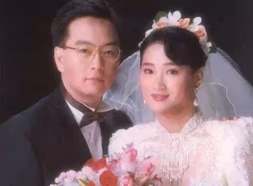 嚴凱泰遺孀「為愛扛4千億江山」主婦變女強人,28年深情 「靠一紙親筆信力挽狂瀾」轉身不讓鬚眉