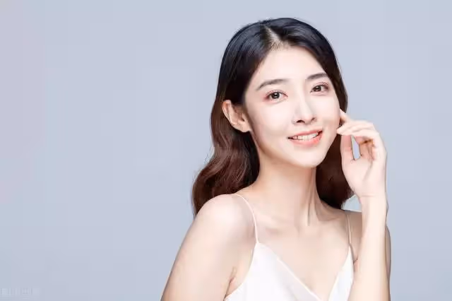 為了一套房,那年26歲的我娶了32歲的女客戶,沒想竟成了一段佳話