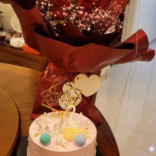 吳岱融帶妻子回內地工作，送玫瑰為對方慶生，曾花60萬在廣州買房