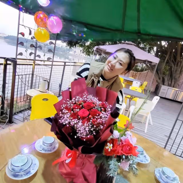 吳岱融帶妻子回內地工作，送玫瑰為對方慶生，曾花60萬在廣州買房