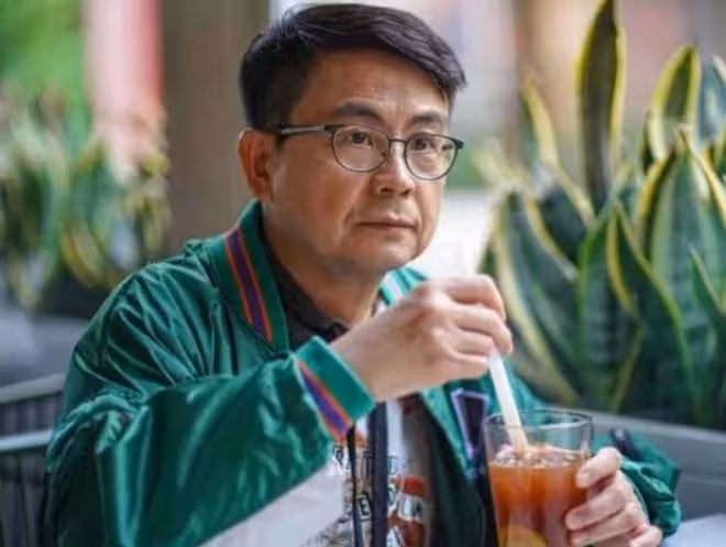 吳岱融帶妻子回內地工作,送玫瑰為對方慶生,曾花60萬在廣州買房