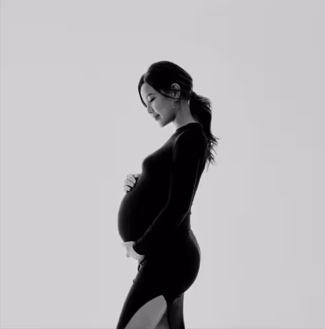 一索得男！29歲知名星二代曬幸福曲線，媽媽是第一版韋小寶扮演者
