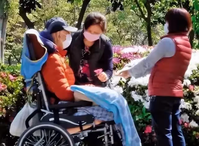 王羽生前住院畫面曝光，已成失智老人，晚年令人唏噓