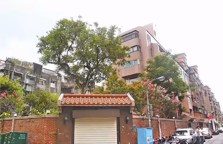 84歲瓊瑤近況曝光，將居住30年的25億豪宅「可園」改建成電梯大樓,感謝粉絲禮物，兒孫滿堂生活幸福