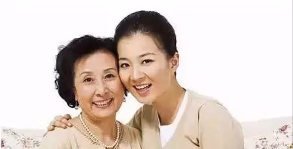 兒媳坐月子給娃煮碗餃子，婆婆大哭要求離婚，丈夫：你要學著感恩