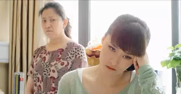 兒媳坐月子給娃煮碗餃子，婆婆大哭要求離婚，丈夫：你要學著感恩