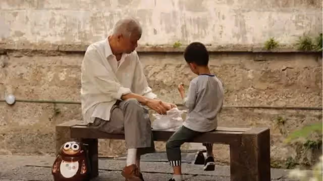 「不幫我帶孫子,你來我家住幹嘛」?面對兒媳的話,老人沉默了