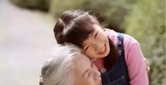「不幫我帶孫子,你來我家住幹嘛」?面對兒媳的話,老人沉默了