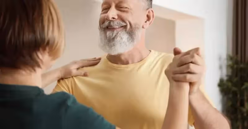 老人搭夥堅持AA制，63歲大媽：那是你的一家4口，與我無關