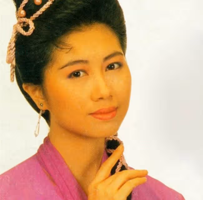 港姐雷莊兒國外選美奪第4名！整牙後顏值提升，細腰長腿身材完美