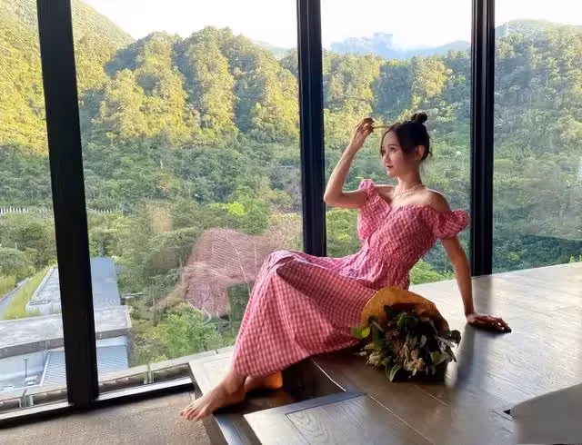 陳喬恩曬老公視角慶43歲生日,不懼年齡心態超好,無名指鑽戒搶鏡
