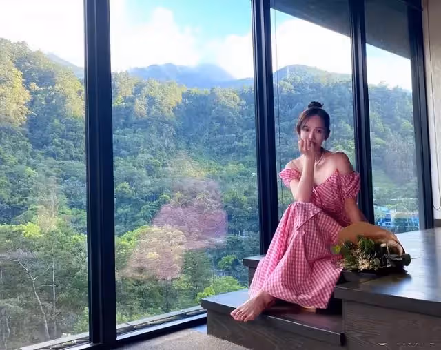 陳喬恩曬老公視角慶43歲生日,不懼年齡心態超好,無名指鑽戒搶鏡