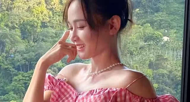 陳喬恩曬老公視角慶43歲生日,不懼年齡心態超好,無名指鑽戒搶鏡