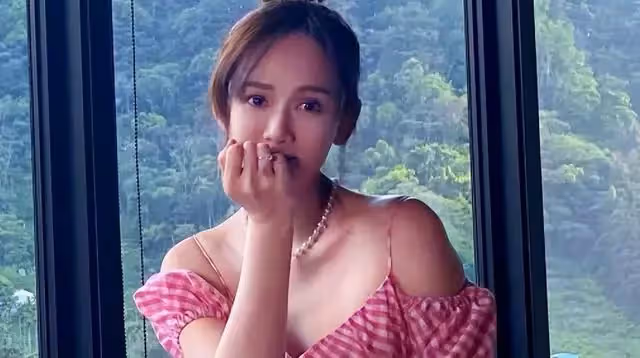陳喬恩曬老公視角慶43歲生日,不懼年齡心態超好,無名指鑽戒搶鏡