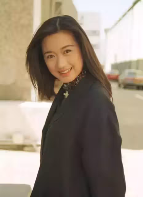 與藍潔瑛同為「大時代五美」近照曝光，身材發福不敢認，曾被稱為：靈氣少女顏，婚後演戲還需老公批准，網：歲月不饒人！