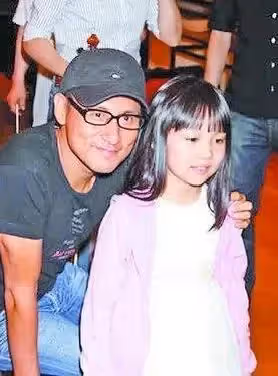 香港6大歌王的孩子，陳奕迅女兒美貌逆襲，許冠傑兒子患癌暴瘦