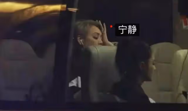芒果台真會搞事，浪三姐姐們一看就不好惹，還沒開始已分兩大幫派