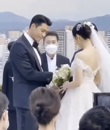 孫藝珍婚後首次露面,素顏入鏡狀態超好,臉上洋溢幸福的笑容