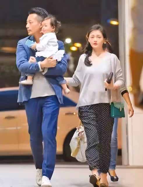 港媒曝大S聊天記錄,感嘆10年婚姻似坐牢,兒子哭喊不要爸爸回來