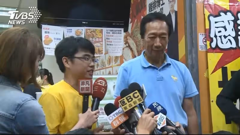 郭台銘後悔了!當年說重話「博士不該賣雞排」:浪費資源 6年後親自道歉「在他身上學到很多」