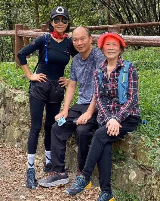 身價36億膝下無子!54歲劉嘉玲把「侄子當兒子」送百萬豪車當畢業禮 「姑侄合照似母子」或成財產繼承人