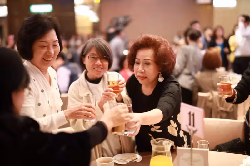 老公要求她「每月給婆婆3千」當孝親費,她喊「給婆婆錢天經地義?她又沒生我養我」黃越綏「點出關鍵問題」:沒必要