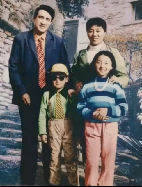 「久病床前無孝子。」男星6歲一夜長大「照顧植物人爸爸」創造了一個奇蹟,昏迷了21年的他,終於醒了。 »