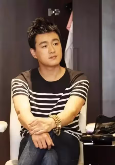 「久病床前無孝子。」男星6歲一夜長大「照顧植物人爸爸」創造了一個奇蹟,昏迷了21年的他,終於醒了。 »