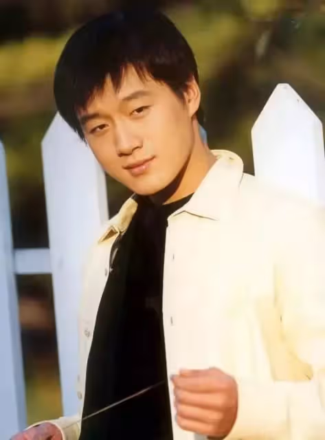 「久病床前無孝子。」男星6歲一夜長大「照顧植物人爸爸」創造了一個奇蹟,昏迷了21年的他,終於醒了。 »