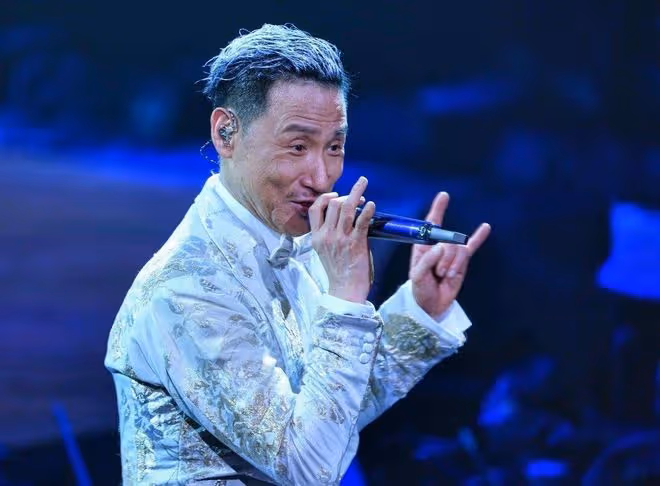 60歲張學友復出拍戲，首日開工狀態大好，與謝霆鋒同框氣質不輸