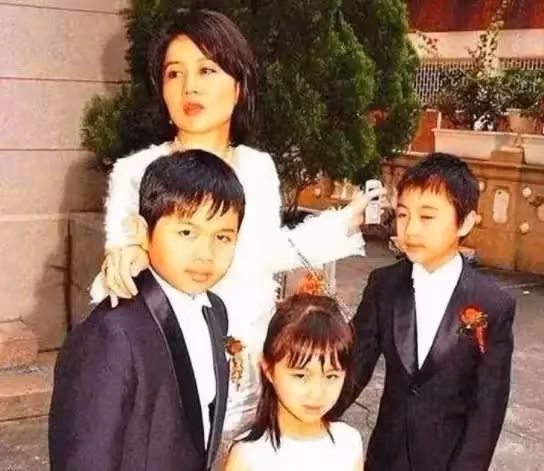 28歲嫁大39歲千億富豪，「8年連生5胎」不坐月子　拒每天10萬零花錢「最終爭到百億家產」