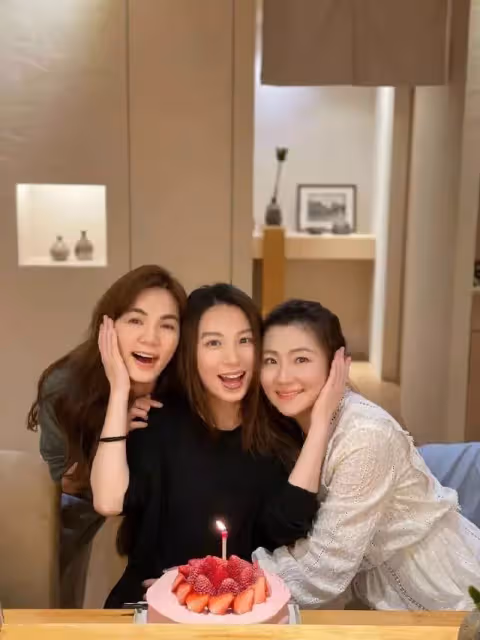 Selina罕談難忘燒傷疤痕!感謝男友治癒她,曾把傷痕比喻「美人魚的魚鱗」:愛情讓她找回了自己
