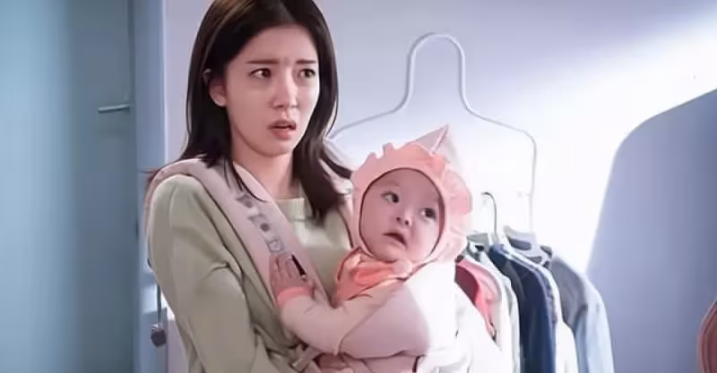 我出差凌晨回家，看見睡在沙發上的女兒，把婆家人全趕走：離婚