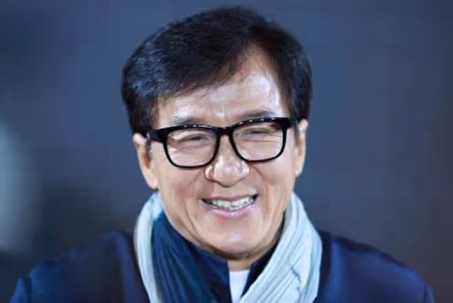 知名導演自曝曾被成龍不屑!節目重現對方表情,不僅歪嘴還翻白眼