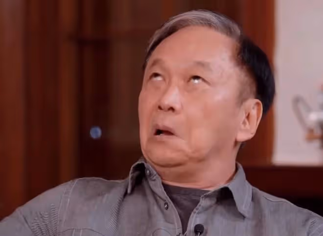 知名導演自曝曾被成龍不屑!節目重現對方表情,不僅歪嘴還翻白眼
