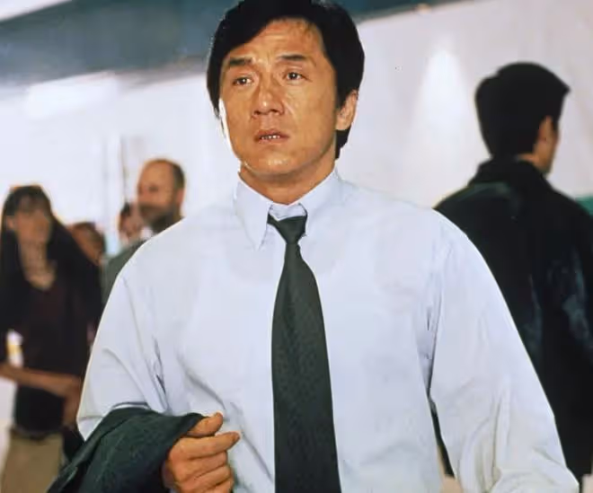 知名導演自曝曾被成龍不屑！節目重現對方表情，不僅歪嘴還翻白眼