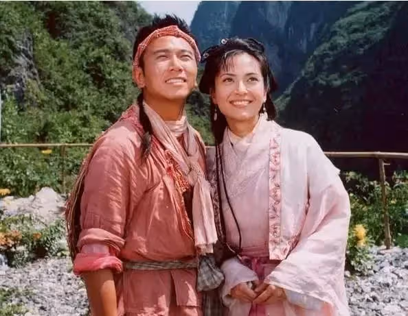 「混血港姐」郭羨妮嫁農村窮小子,倒貼丈夫3套房,被酸「太傻」,她笑:11年婚姻說明一切!