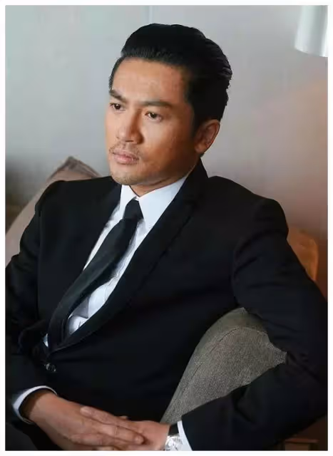 五阿哥蘇有朋上海豪宅內景曝光,客廳大的像皇宮,網友:不愧是大導演,比閨蜜林心如還霸氣
