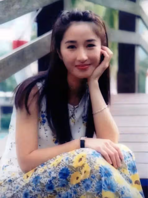 演員關詠荷,從南非撿回一個老公,結婚20年終獲幸福