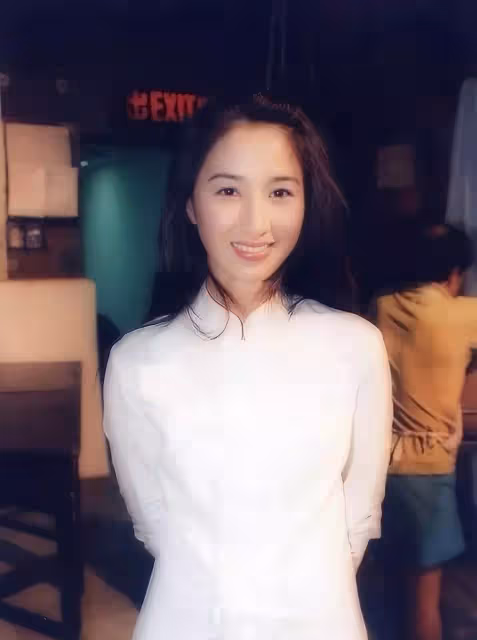 演員關詠荷,從南非撿回一個老公,結婚20年終獲幸福