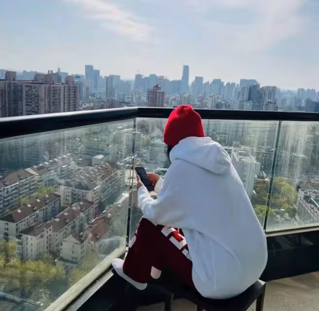 眾港星上海封控生活,羅霖開心收免費食物,劉嘉玲億元豪宅隔離